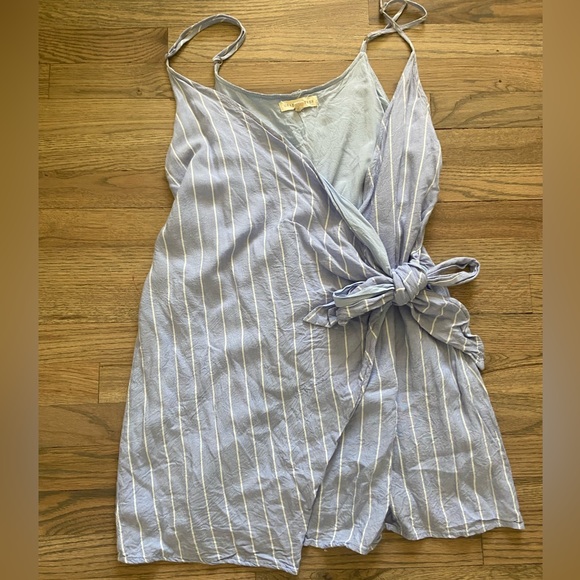 Dresses & Skirts - tie dress